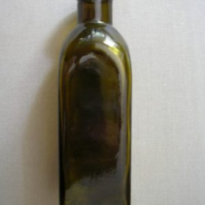 Barna hasáb alakú üvegpalack