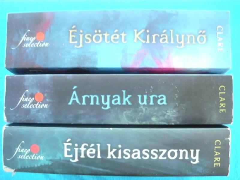 Gonosz fortélyok I-III. 1 Gonosz fortélyok I-III. – Éjfél kisasszony / Árnyak ura / Éjsötét Királynő